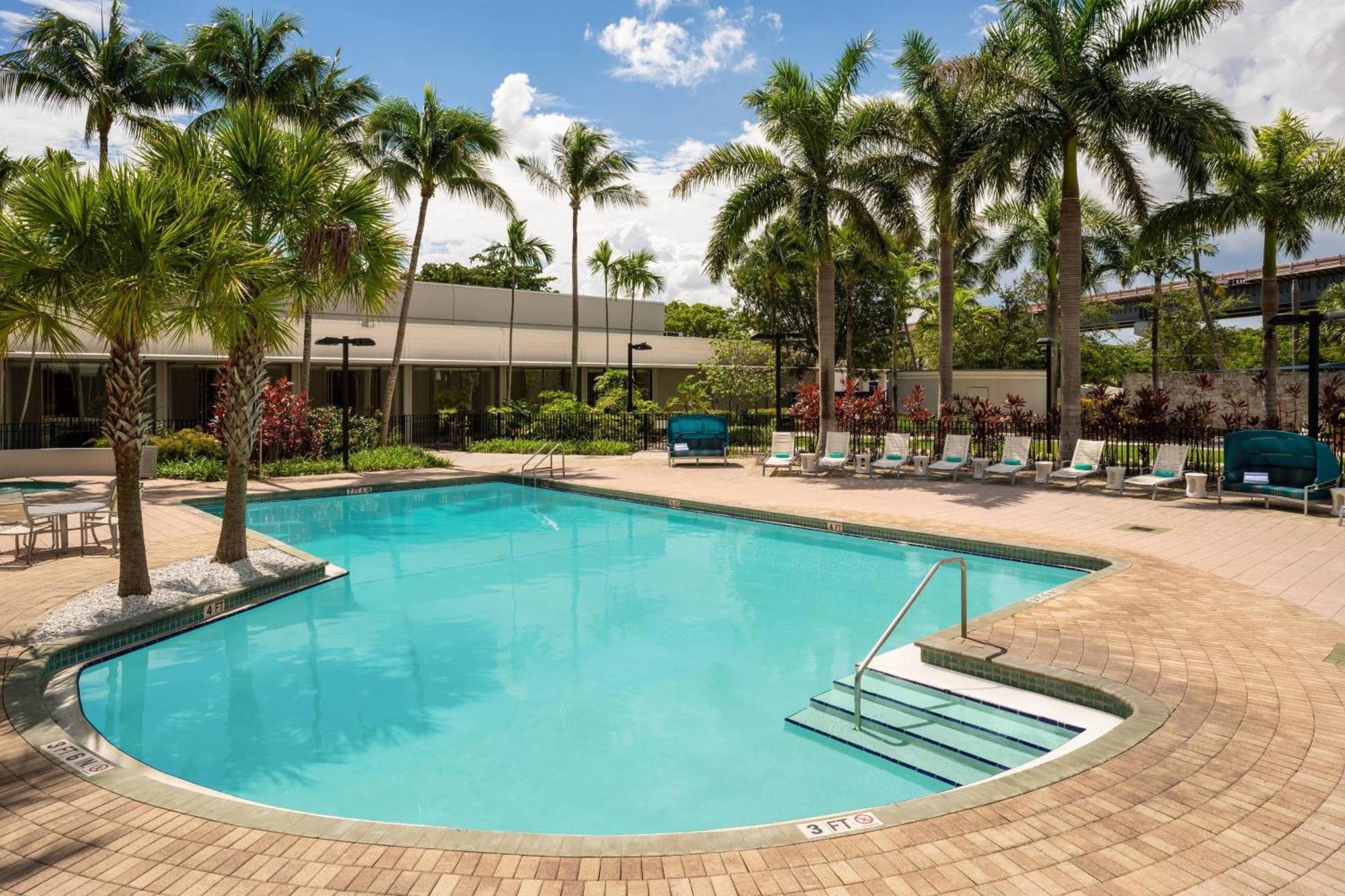 Hotel Courtyard By Marriott Miami Airport Exterior foto